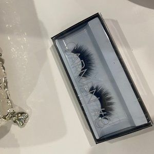Huda Beauty Lashes Carmen #9